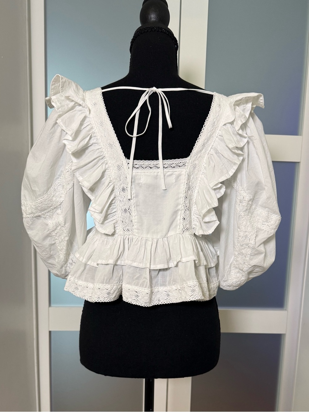 70*F/21*C White Peasant Boho Lace Ruffled Cotton Blouse, size Small. - Picture 4 of 12